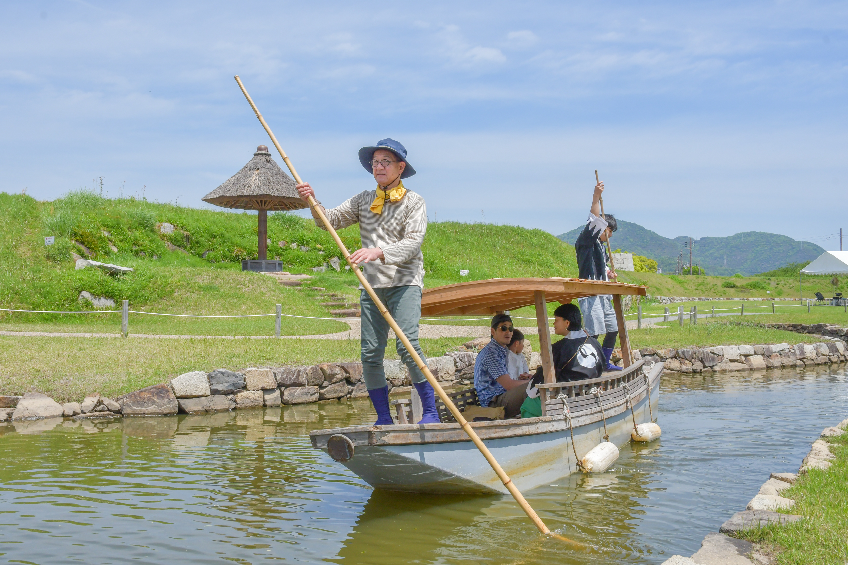 屋形船の遊覧（赤穂二之丸庭園内）